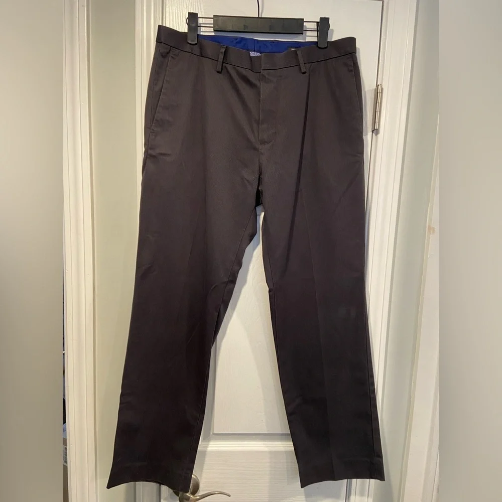 Banana Republic Mens Size 33x30 Gray Non Iron Modern Slim Fit Chino Dress Pants